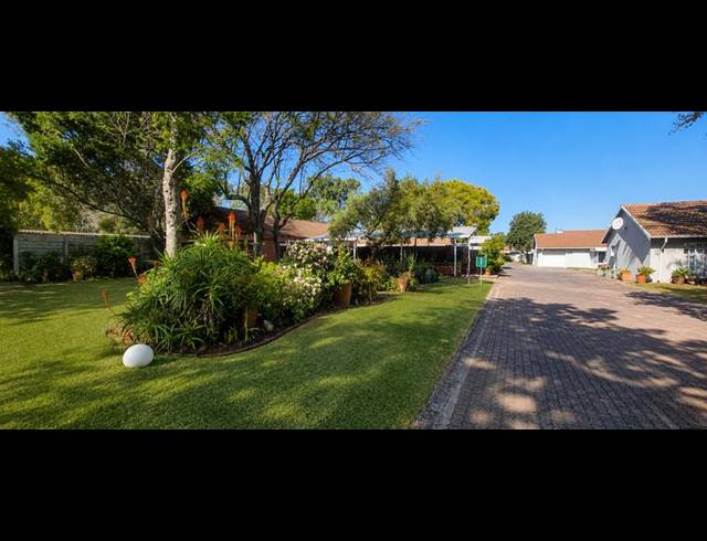 3 BEDROOM TOWNHOUSE FOR SALE IN DIE HOEWES